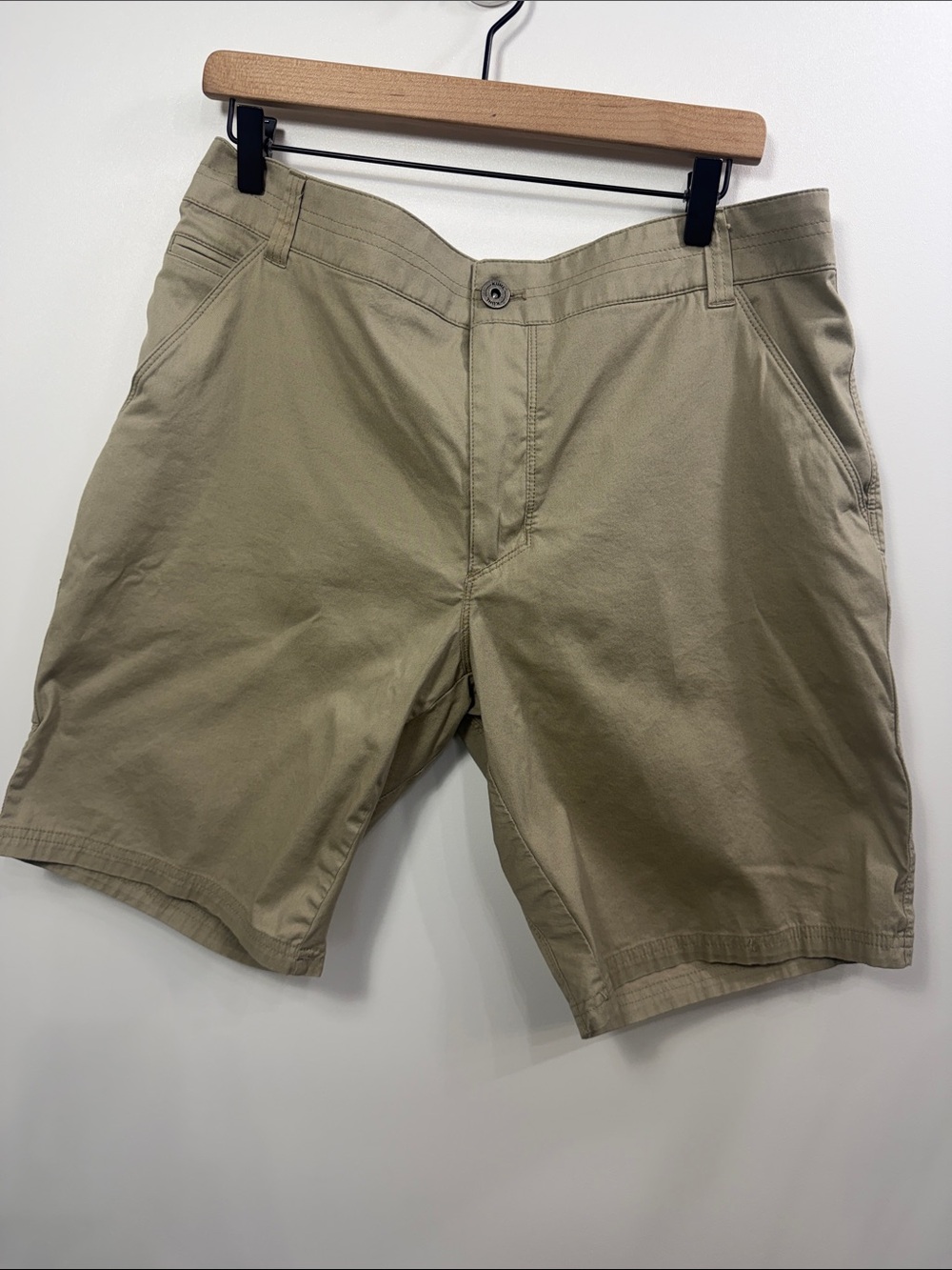 Kuhl Men’s Resistor lite chino short size 36.Tan